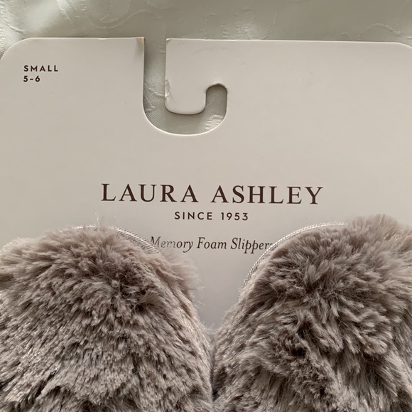 Laura Ashley memory foam New grey slippers size small 5-6 - Picture 3 of 6